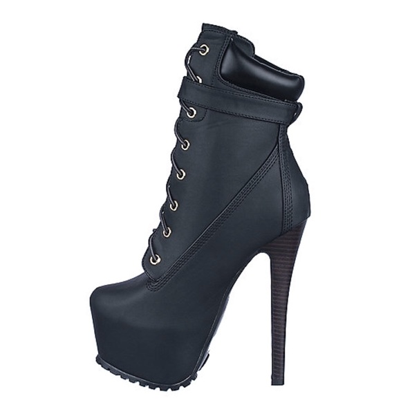 BLACK PLATFORM BOOT WITH GOLD CHAIN - Picture 3 of 3